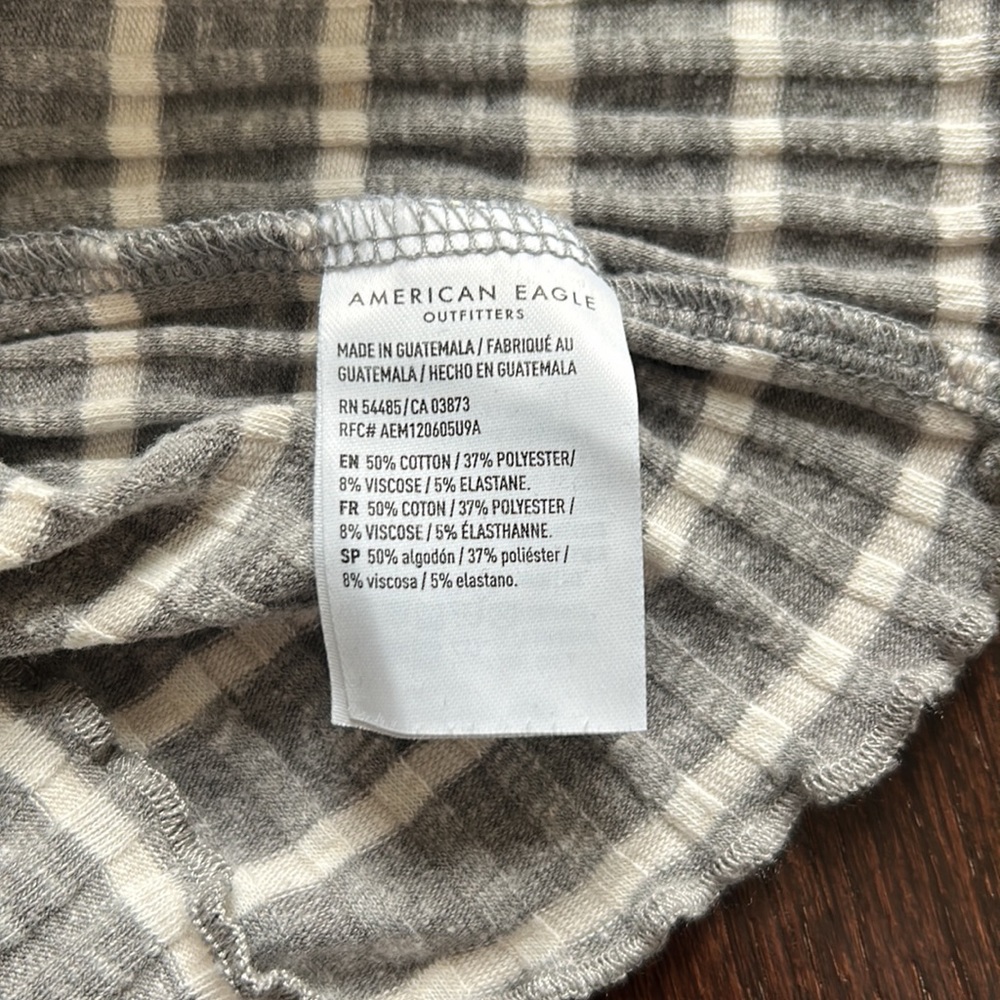 American Eagle | Cropped Ribbed Long Sleeved T-shirt - Picture 5 of 5